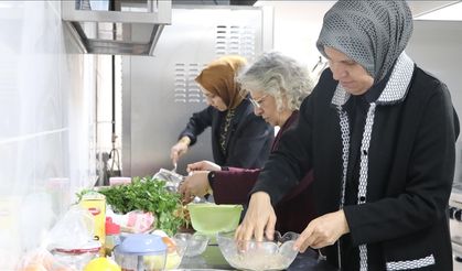 Çankırılı kadınlar bayat ekmekleri değerlendirerek yeni lezzetler ortaya çıkarıyor