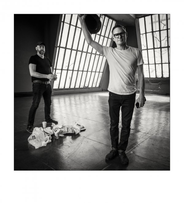 1628229717-bryan-adams-03227-la-1.jpg
