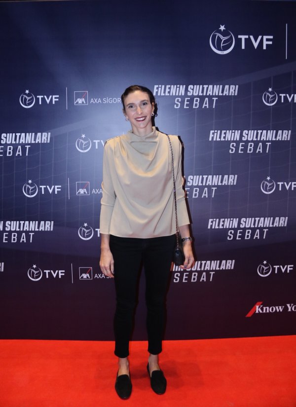 1632470244-naz-aydemir.jpg