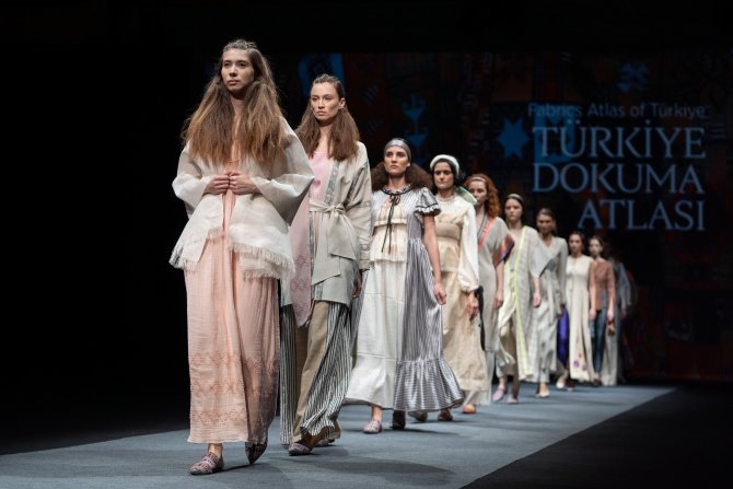 1642068617-defile-3.jpg