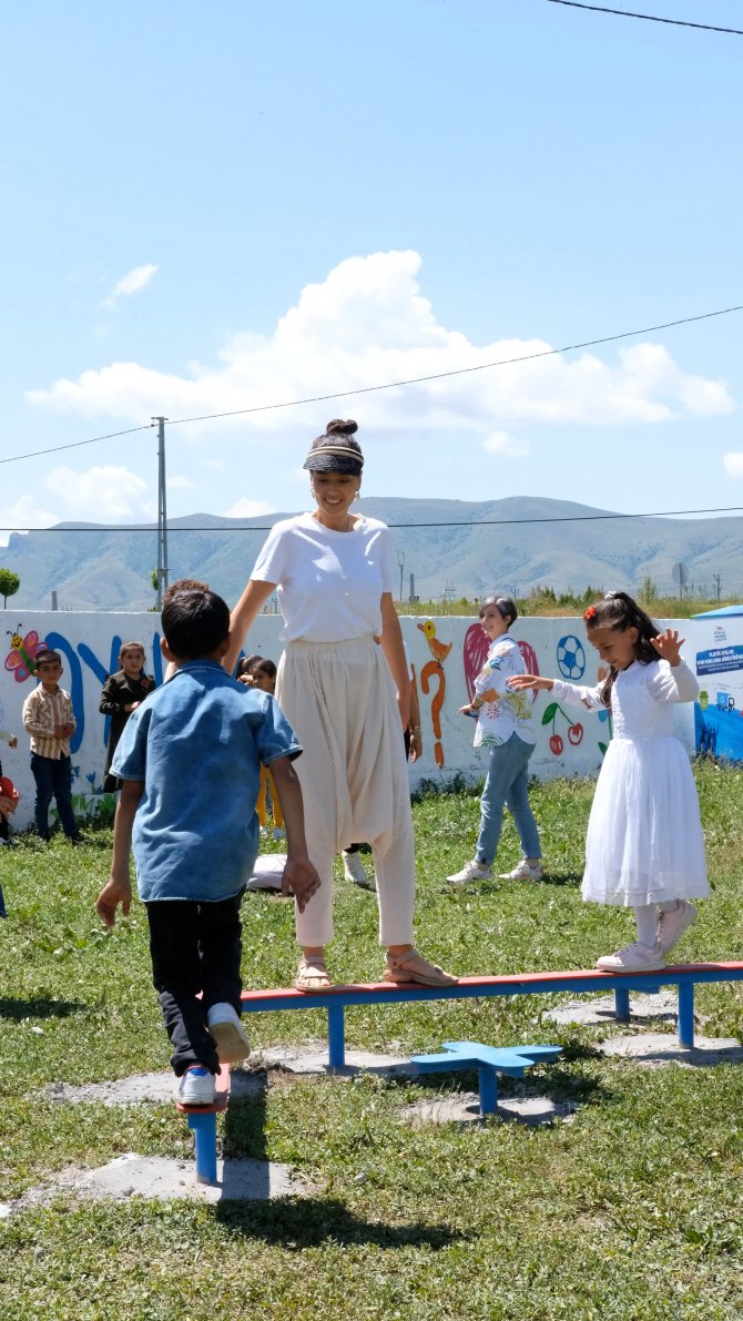 1655446534-pelin-akil-1.jpg