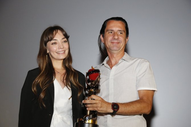 1656720132-zeynep-tu-e-bayat-or-un-zk-l-n.jpg