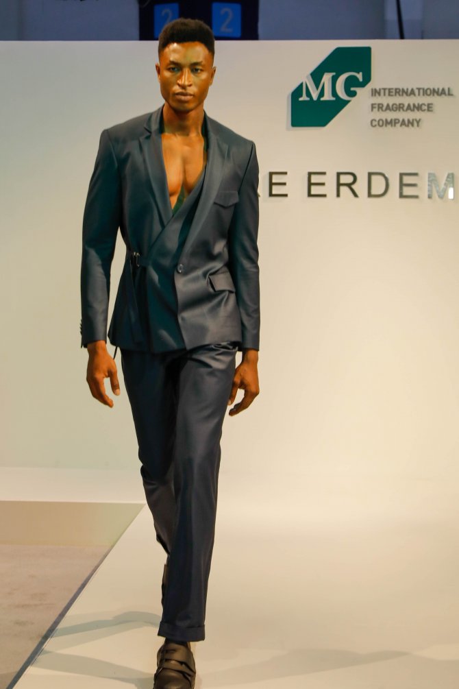 1667290345-mg-ee-dubai1-defile8.jpg