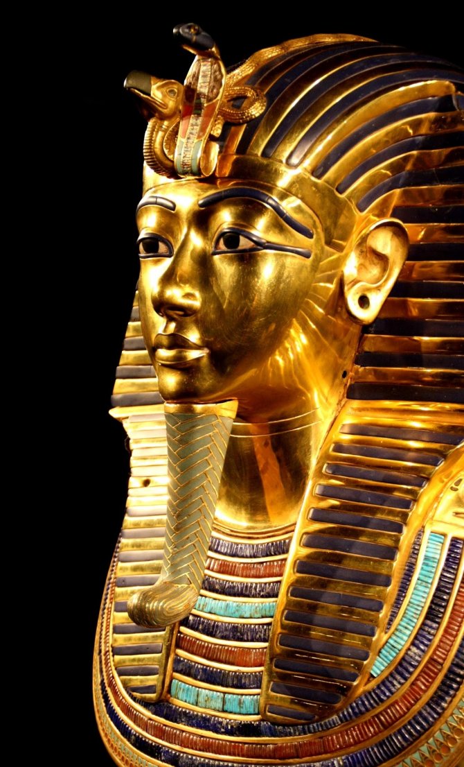 1672815326-tutankhamun-mask2.jpg