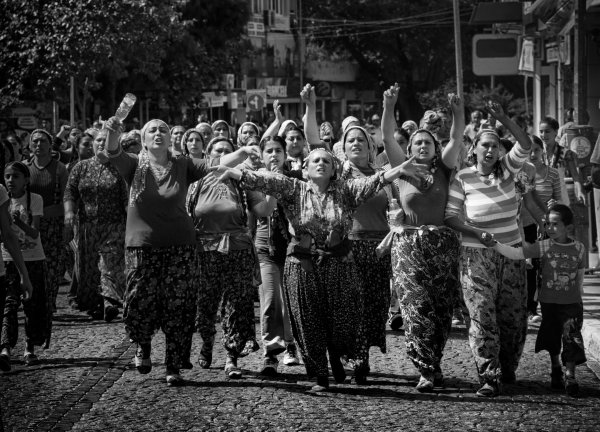 2-ismet-danyeli-kadin-bir-gun-degil-her-gun.jpg