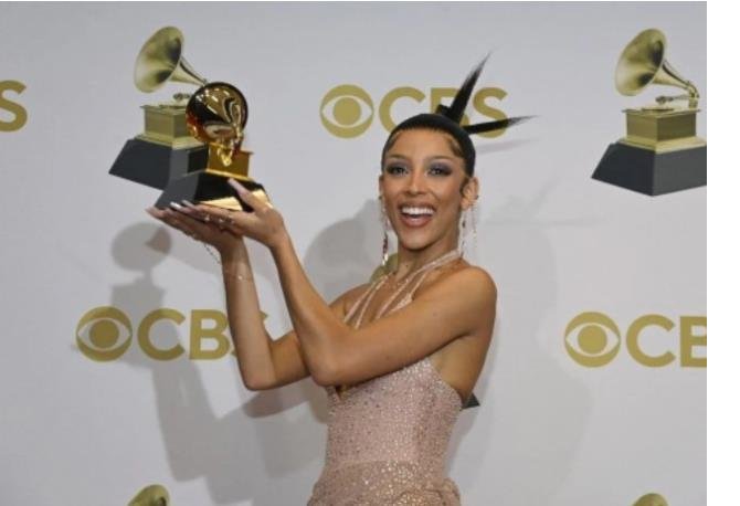64-grammy-odulleri-muhtesem-bir-torenle-14841057-1170-m.jpg