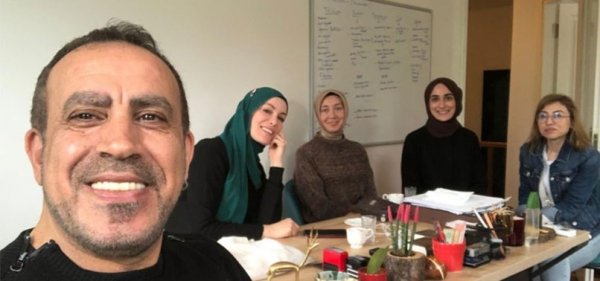 806x378-haluk-levent-ile-gamze-ozcelik-yardim-kampanyasi-icin-bir-araya-geldi-1591434872522.jpg