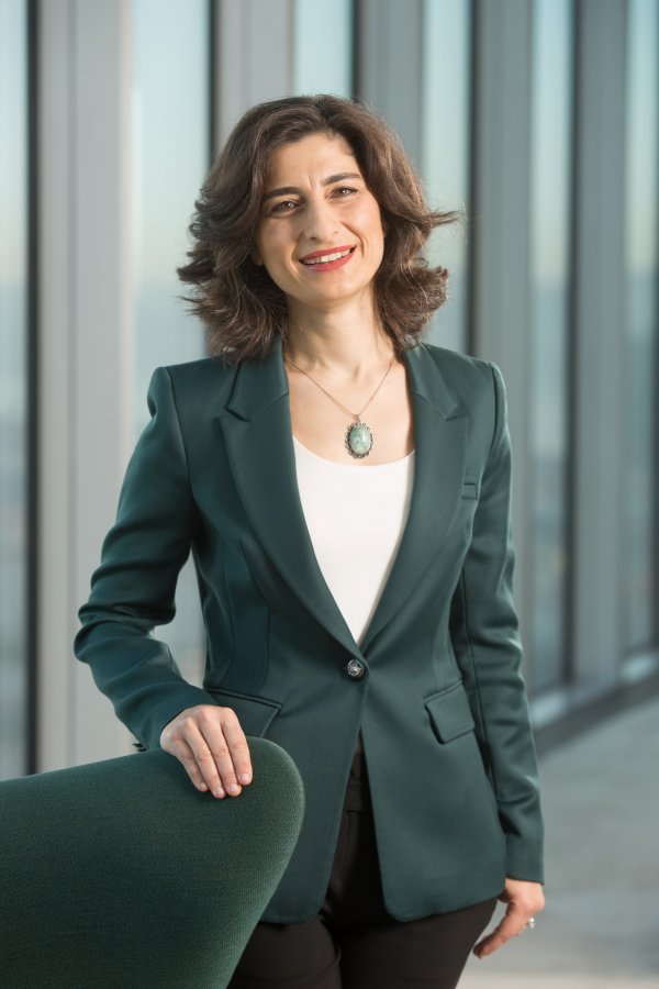 eylem-ozgur.jpg