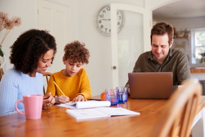 homeschooling-family.jpg