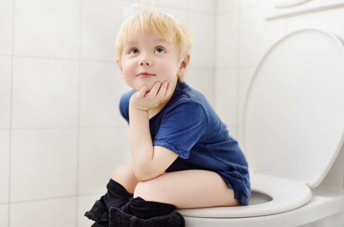 kid-sitting-potty.jpg