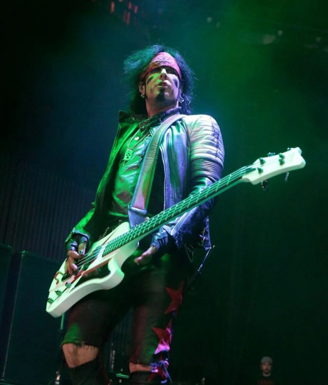 motley-cr.jpg