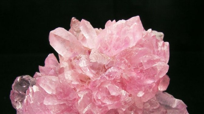 pembe-kuvars-tasi-001.jpg