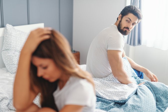 woman-confused-with-husband-in-bed.jpg