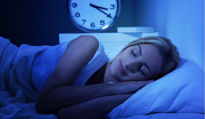 woman-sleeping-in-her-bed-at-night-picture-id157743173.jpg