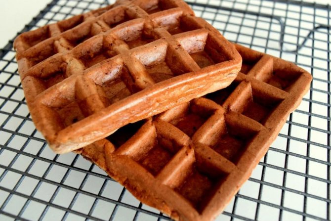 yulafli-muzlu-waffle.jpg